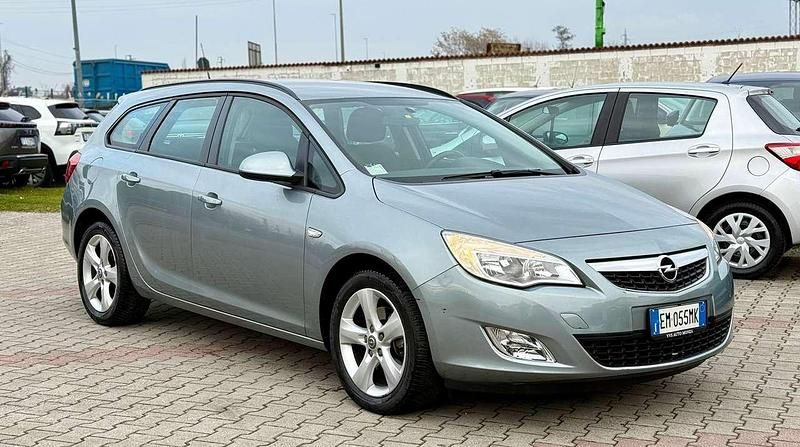 Usata Opel Astra 110 CV (80 kW) 2012 Grigio Station wagon