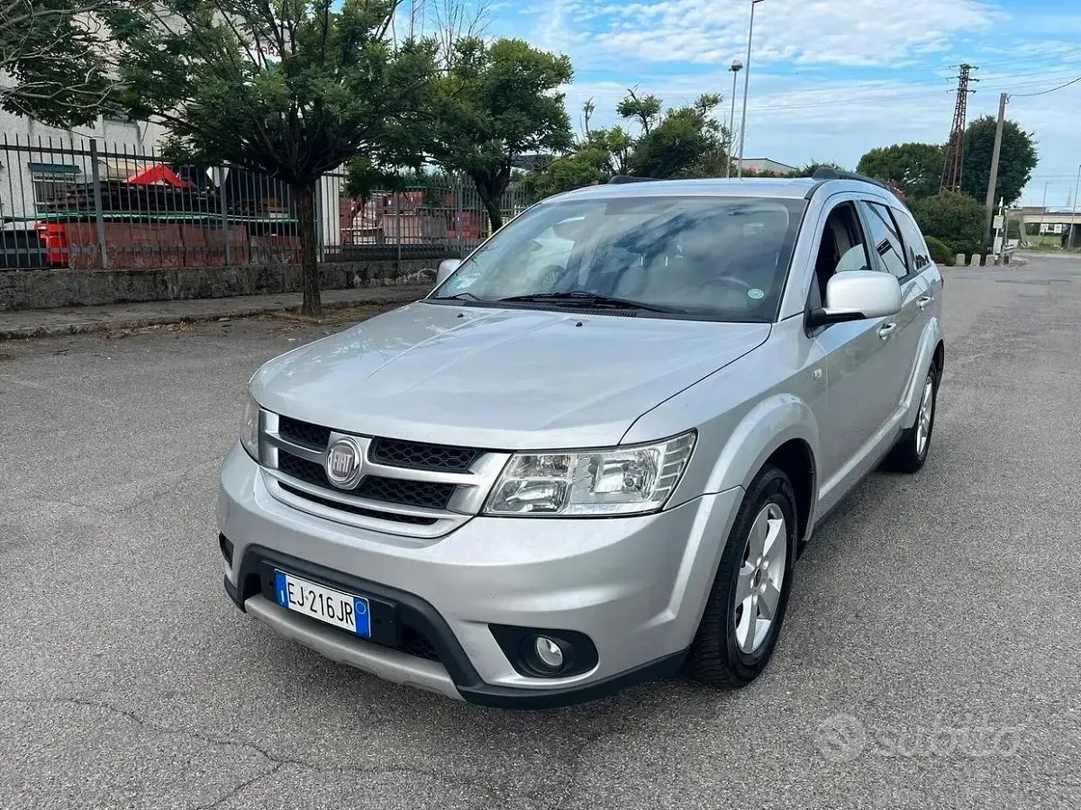 Usata Fiat Freemont Urban 170 CV (125 kW) 2011 Grigio SUV
