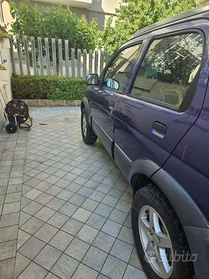 Usata Daihatsu Terios 83 CV (61 kW) 2003 Bluazzurro SUV