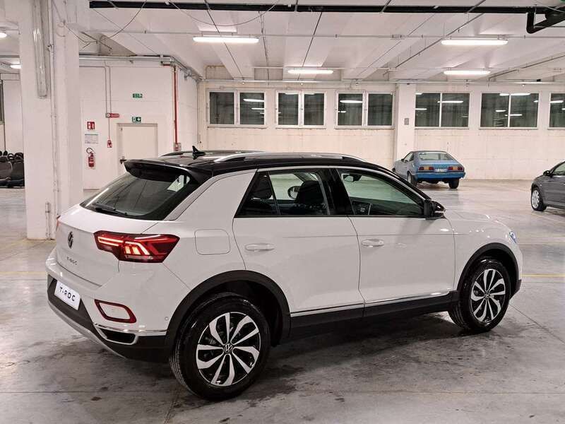 Usata VW T-Roc Style 116 CV (85 kW) 2024 Pure white pastello/tetto nero SUV