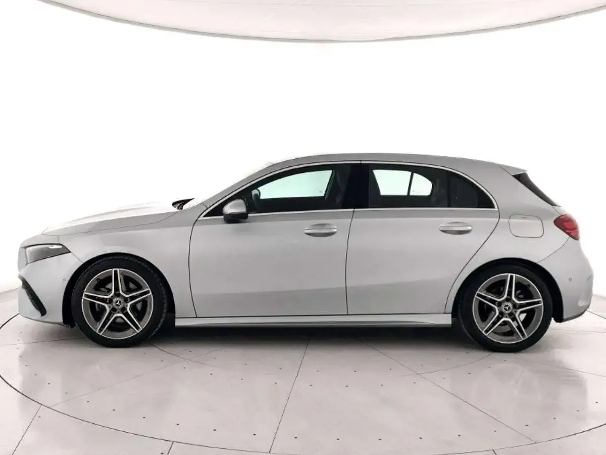 Käytetty Mercedes A180 AMG Line Premium 136 HP (100 kW) 2025 Hopea Sedan