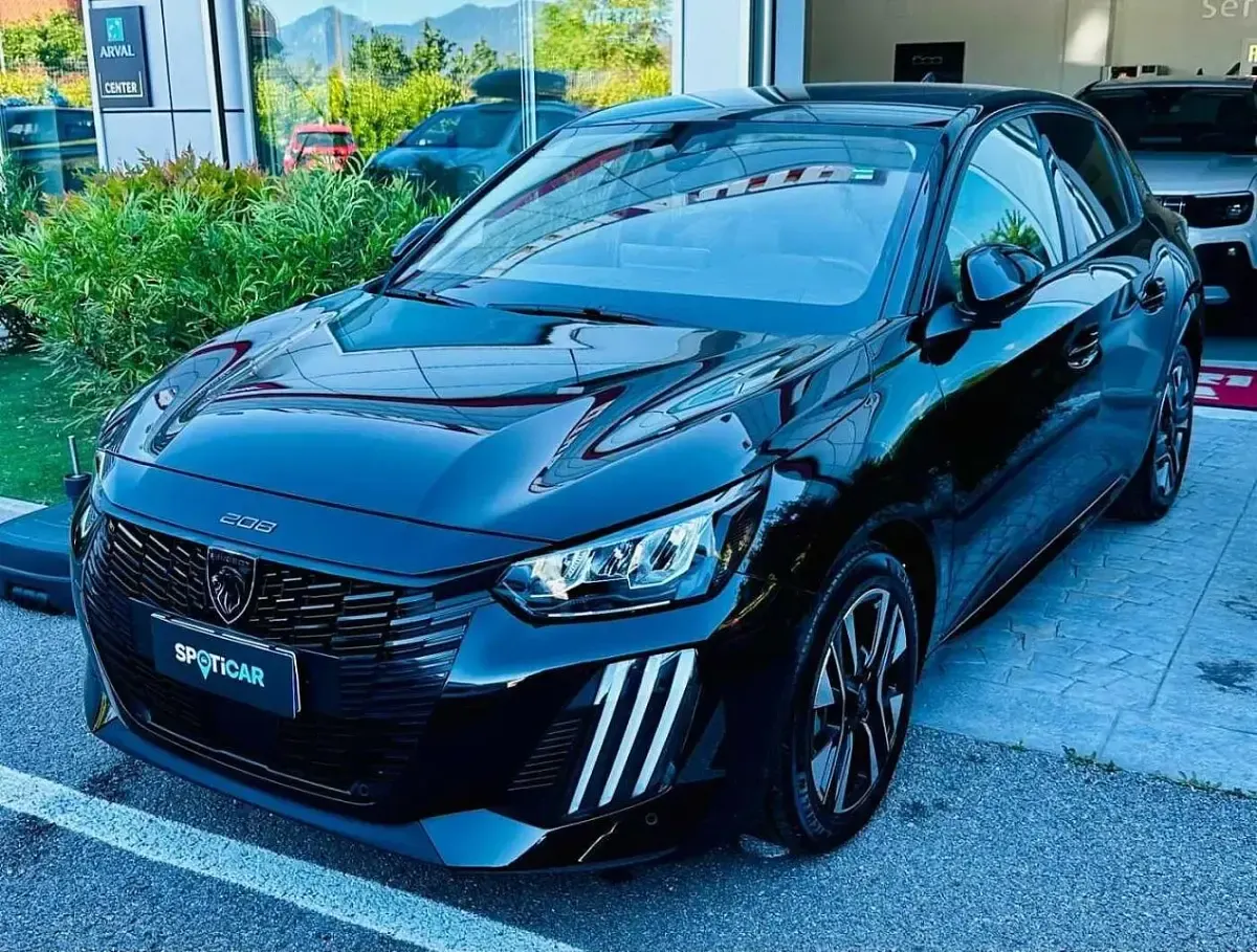 Usata Peugeot 208 Allure 101 CV (74 kW) 2025 Utilitaria