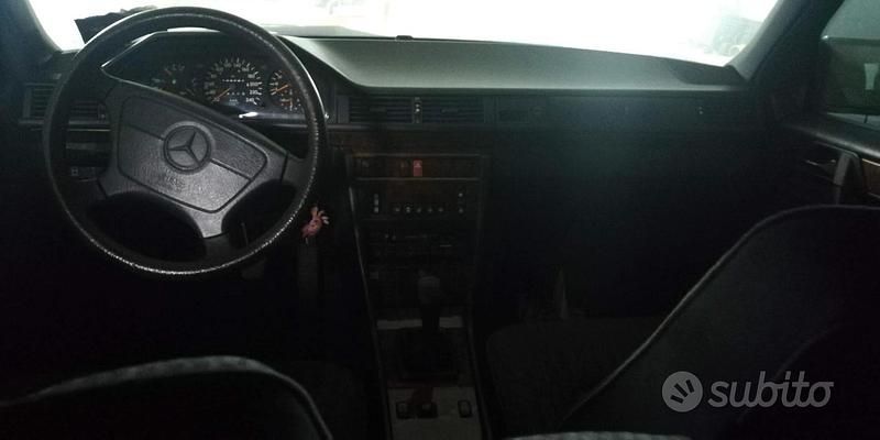 Usata Mercedes E200 136 CV (100 kW) 1993 Berlina