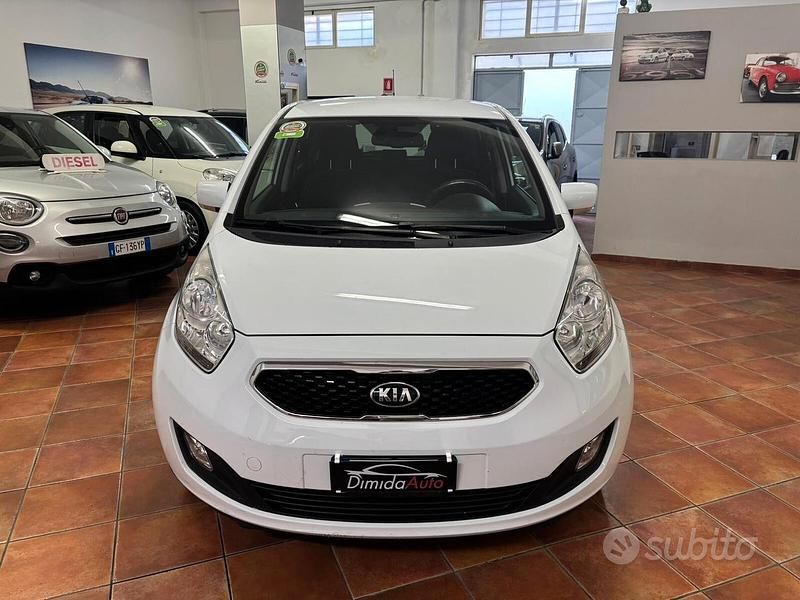 Usata Kia Venga 90 CV (66 kW) 2012 Bianco Utilitaria