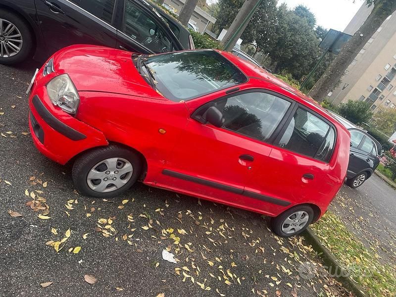Usata Hyundai Atos 63 CV (46 kW) 2005 Rosso Utilitaria