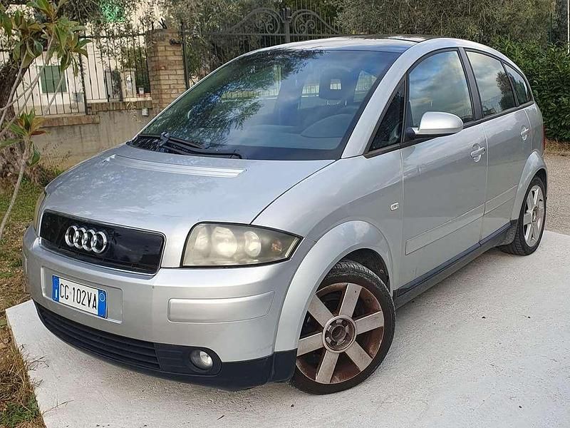 Usata Audi A2 75 CV (55 kW) 2003 Argento Utilitaria