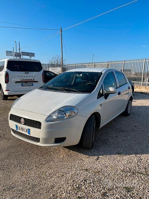 Usata Fiat Grande Punto 75 CV (55 kW) 2010 Bianco Utilitaria