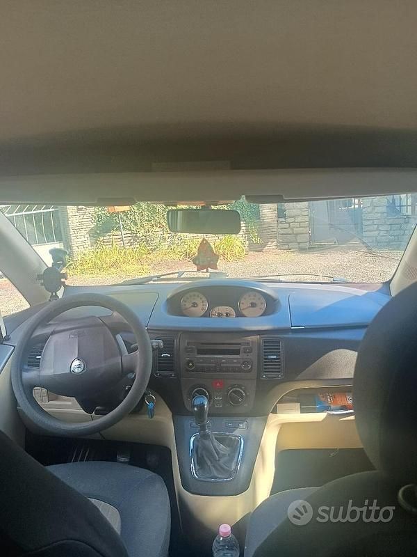 Usata Lancia Musa 77 CV (56 kW) 2008 Grigio Monovolume