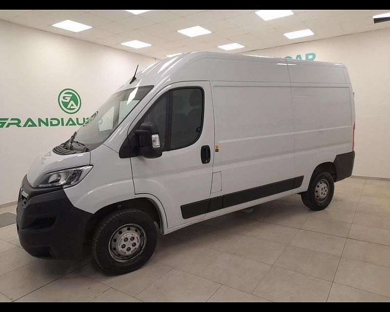 Usata Opel Movano 140 CV (102 kW) 2024 Bianco Furgone
