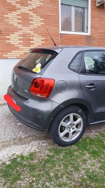 Usata VW Polo Comfortline 75 CV (55 kW) 2013 Grigio Utilitaria