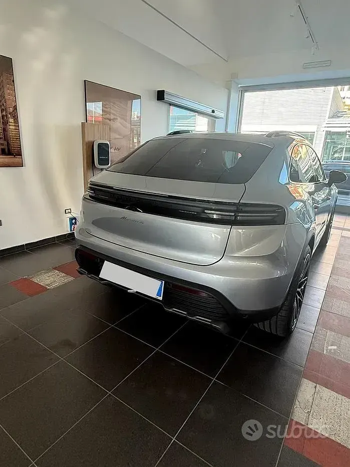 Usata Porsche Macan 300 kW (408 CV) 2024 Grigio SUV