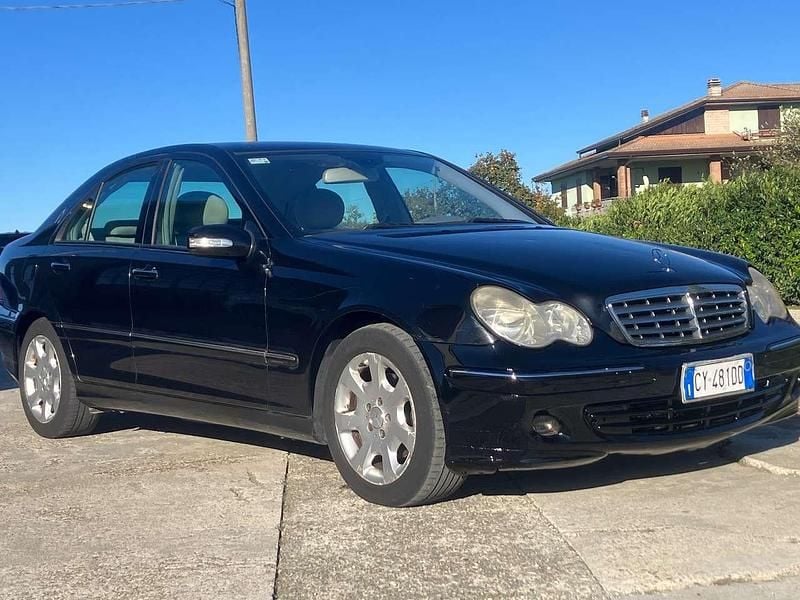 Usata Mercedes C220 Elegance 150 CV (110 kW) 2005 Nero Berlina