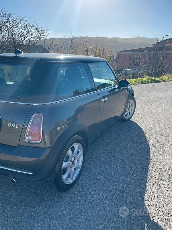 Usata Mini ONE 90 CV (66 kW) 2006 Utilitaria