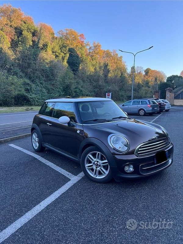 Käytetty Mini Cooper D 112 HP (82 kW) 2012 Ruskea Viistoperä