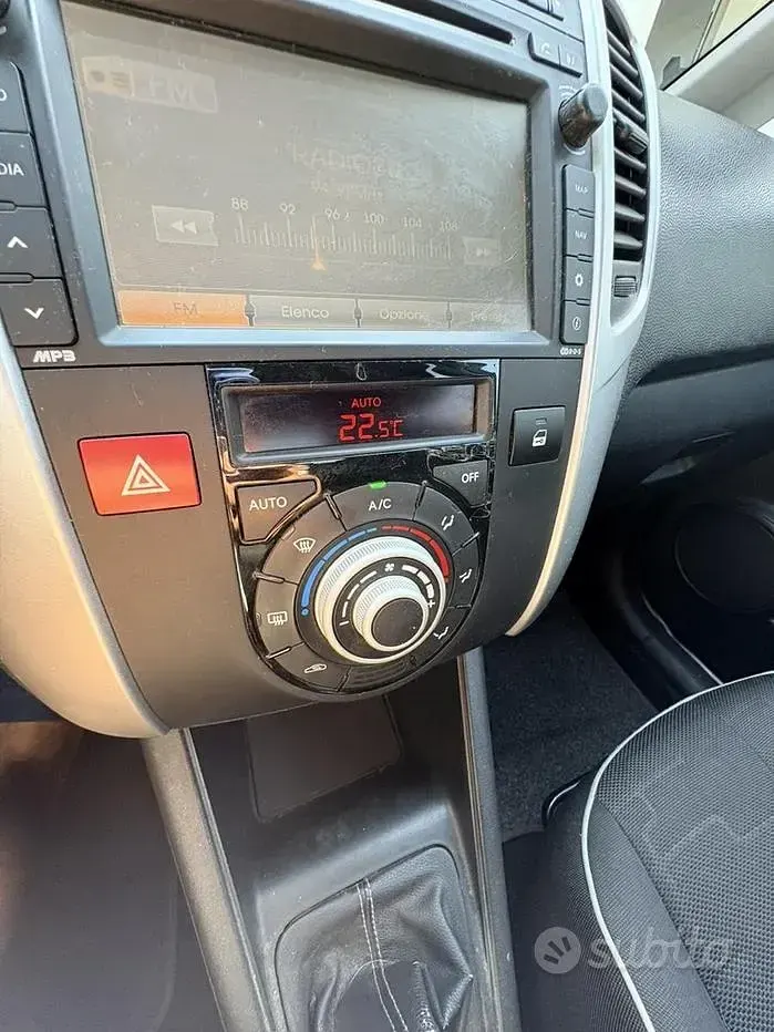 Usata Kia Venga 90 CV (66 kW) 2013 Nero Utilitaria