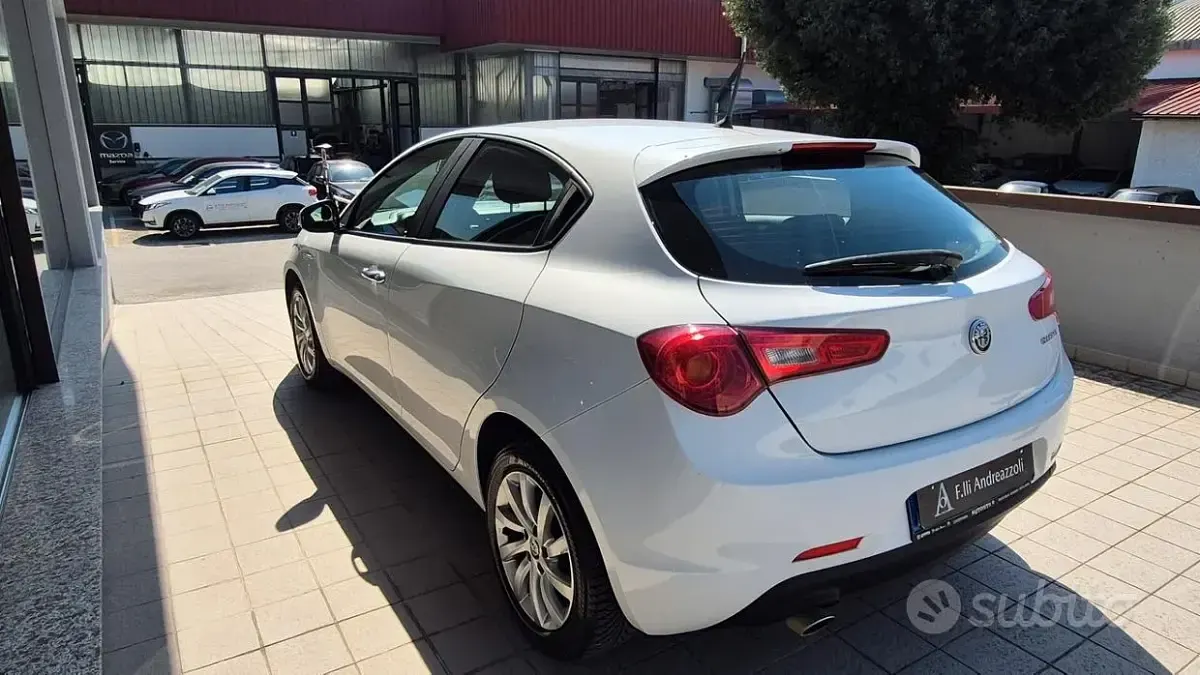 Usata Alfa Romeo Giulietta Super 120 CV (88 kW) 2016 Bianco Utilitaria