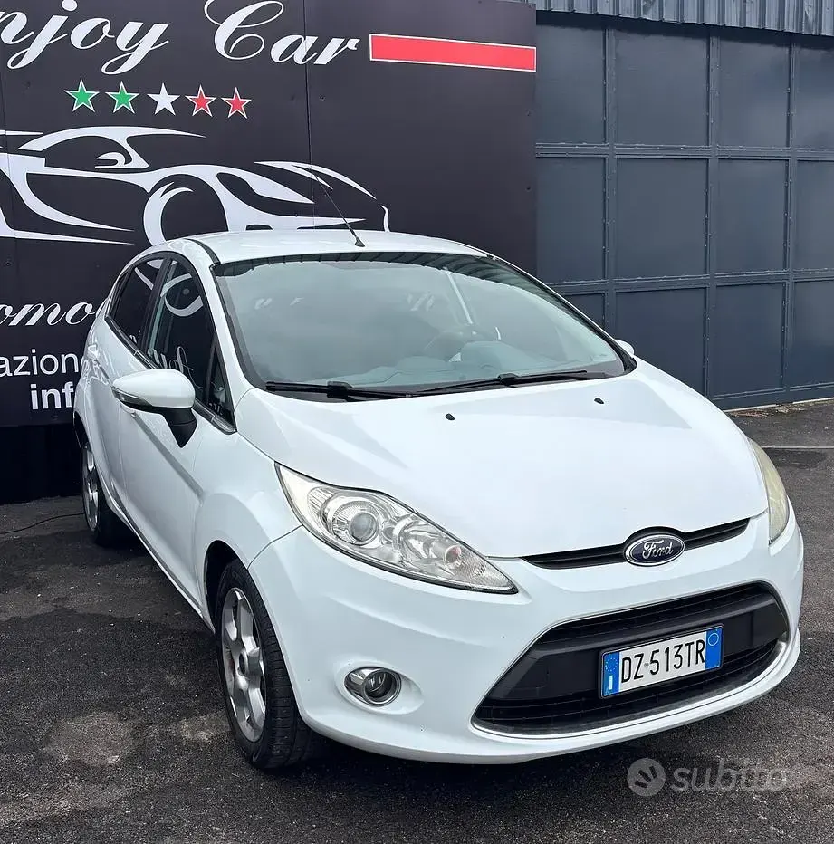 Usata Ford Fiesta Titanium 68 CV (50 kW) 2010 Bianco Berlina