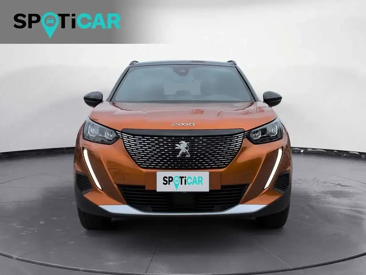 Usata Peugeot 2008 Allure 131 CV (96 kW) 2023 Arancione SUV