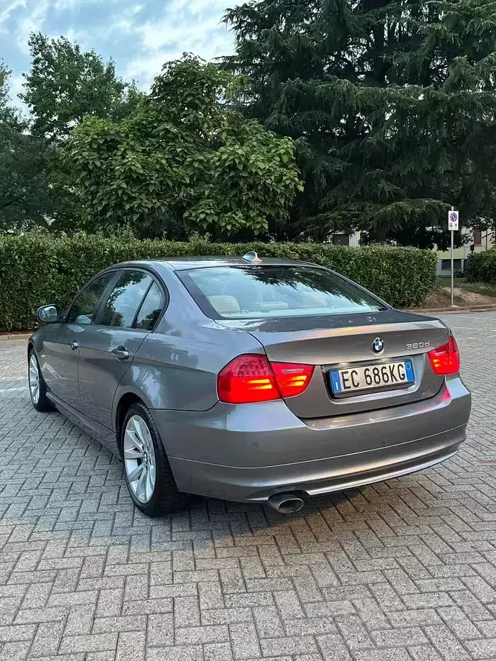 Usata BMW 320 177 CV (130 kW) 2010 Grigio Berlina