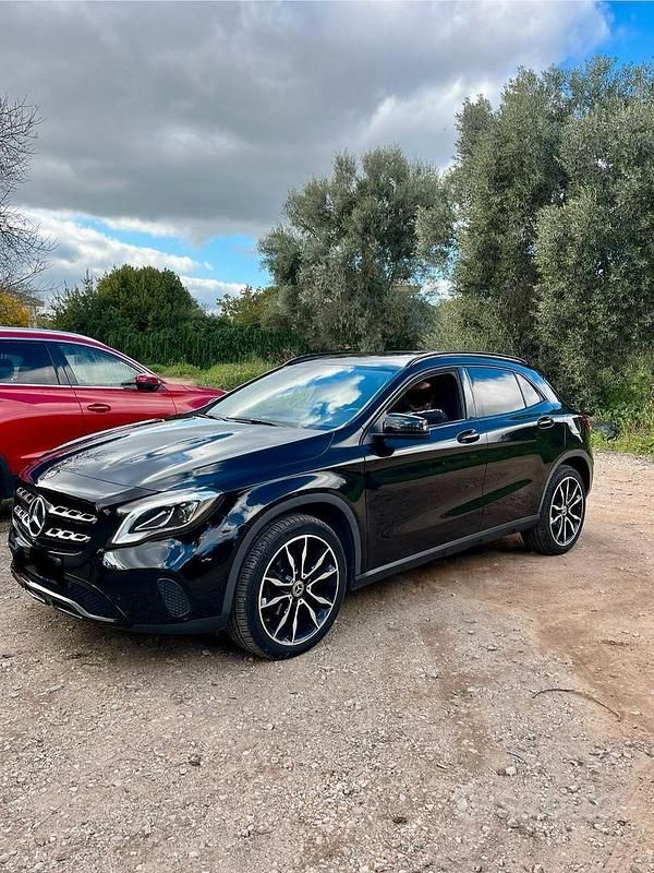 Usata Mercedes GLA200 136 CV (100 kW) 2019 Nero SUV