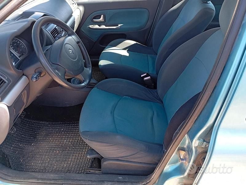 Usata Renault Clio II 75 CV (55 kW) 2004 Grigio Utilitaria