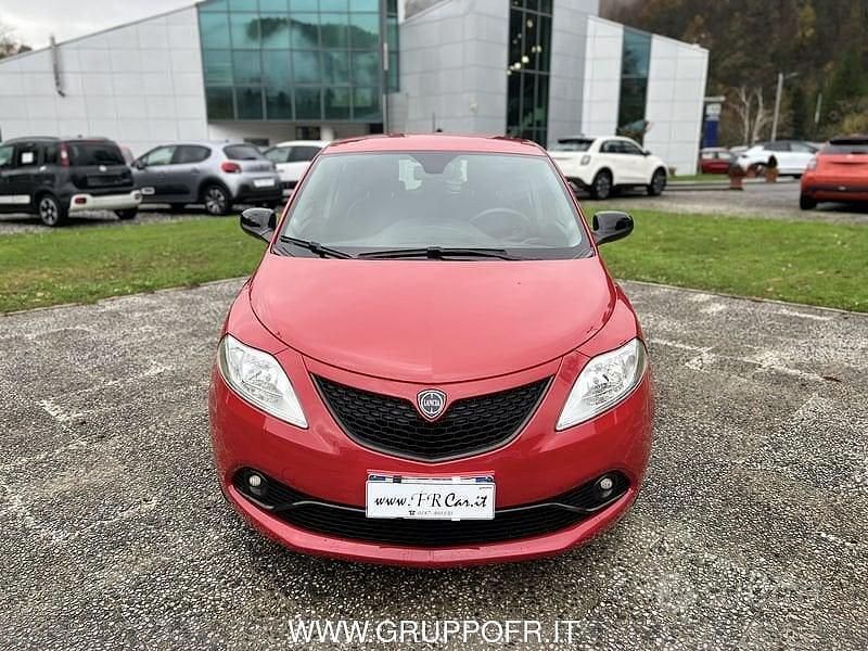 Usata Lancia Ypsilon Gold 69 CV (50 kW) 2020 Rosso Utilitaria