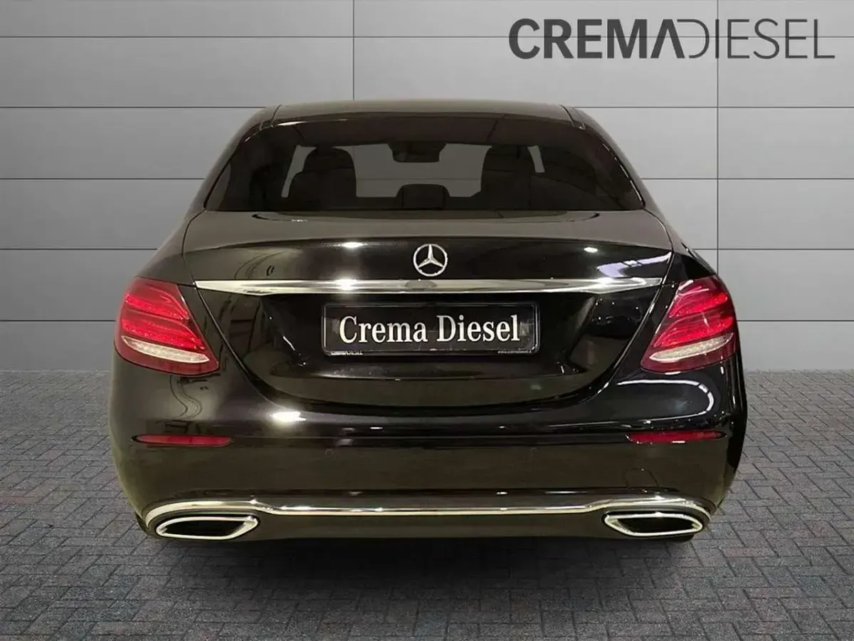 Usata Mercedes E200 Business 150 CV (110 kW) 2018 Nero Berlina