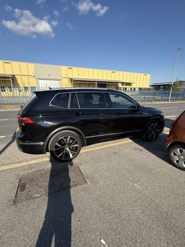 Nero Usata 2024 VW Tiguan Allspace Life SUV | 45.000 € - Immagine 1/4