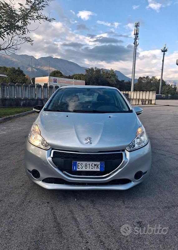 Usata Peugeot 208 2014 Grigio Utilitaria