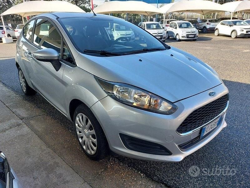 Usata Ford Fiesta 95 CV (69 kW) 2016 Grigio Utilitaria
