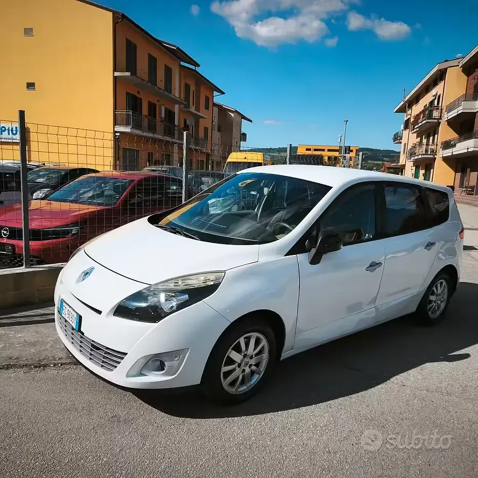 Usata Renault Scenic E-Tech Luxe 131 CV (96 kW) 2011 Bianco Monovolume