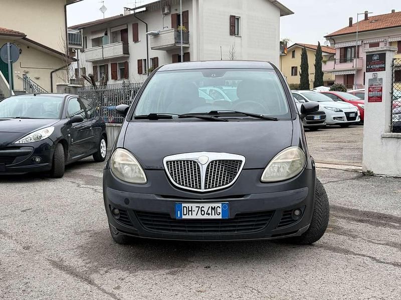 Usata Lancia Musa 90 CV (66 kW) 2007 Nero Monovolume