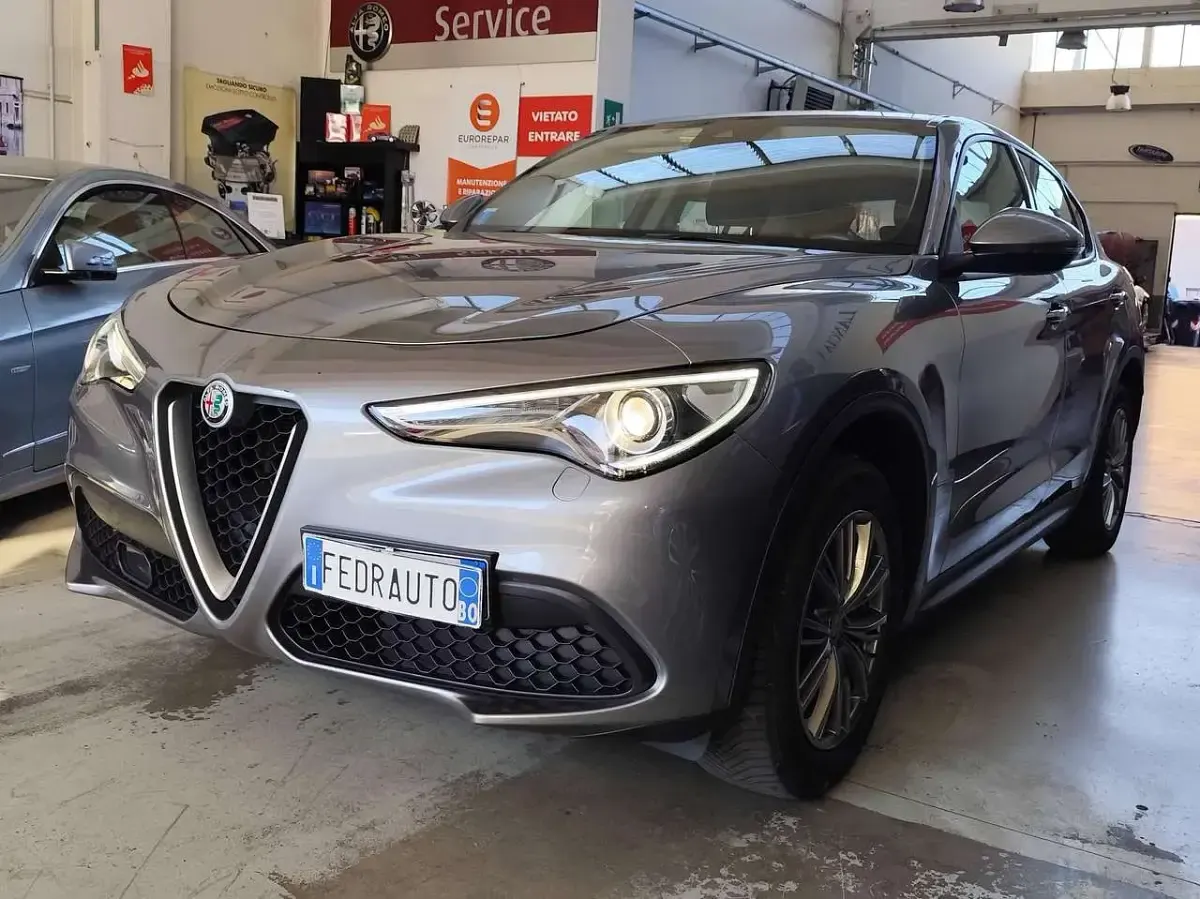 Usata Alfa Romeo Stelvio Business 190 CV (139 kW) 2019 Grigio stromboli SUV
