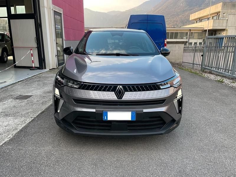 Usata Renault Captur Techno 158 CV (116 kW) 2024 Grigio SUV