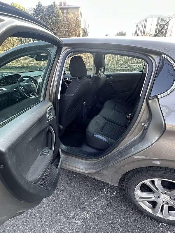 Usata Peugeot 208 Access 82 CV (60 kW) 2012 Marrone Utilitaria