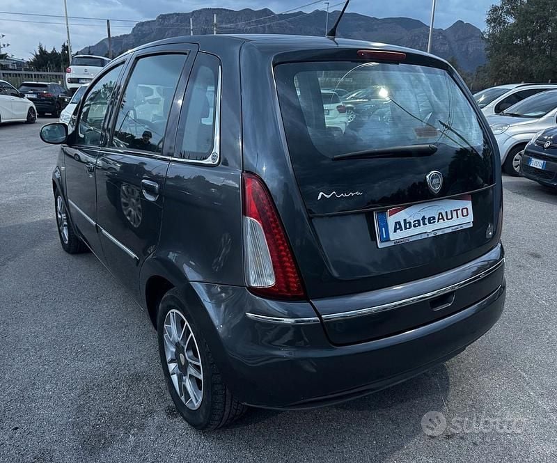 Usata Lancia Musa 95 CV (69 kW) 2012 Grigio Monovolume