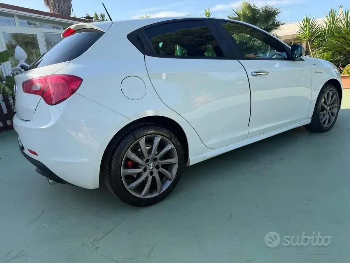 Usata Alfa Romeo Giulietta 120 CV (88 kW) 2013 Bianco Utilitaria