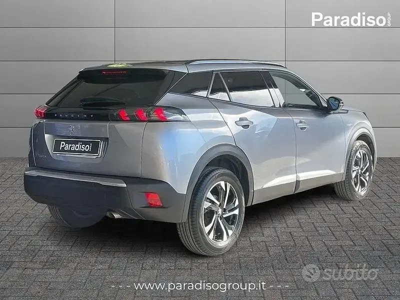 Usata Peugeot 2008 Allure 100 CV (73 kW) 2023 Grigio SUV