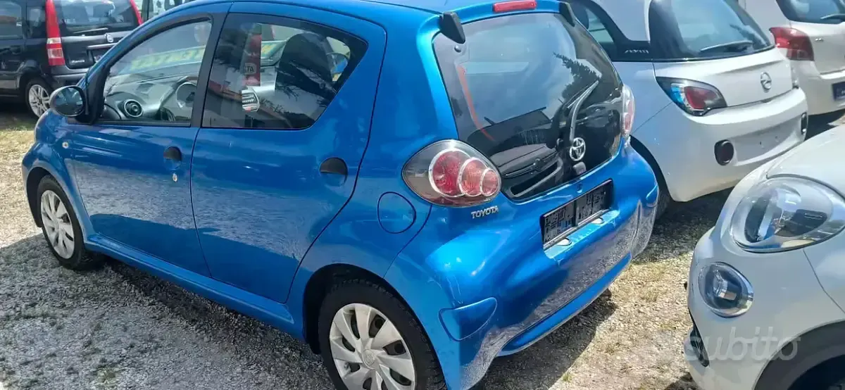 Gebraucht Toyota Aygo X-clusiv 69 PS (50 kW) 2015 Blau Kleinwagen