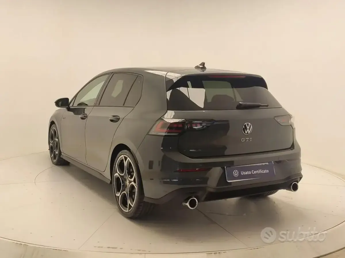 Usata VW Golf VIII GTI 265 CV (194 kW) 2024 Grigio Berlina