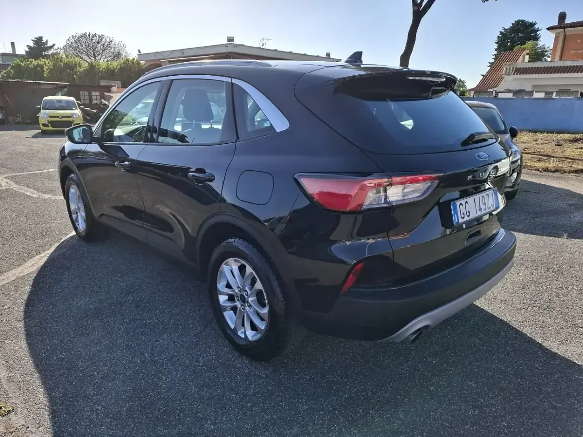 Usata Ford Kuga 120 CV (88 kW) 2021 Nero SUV