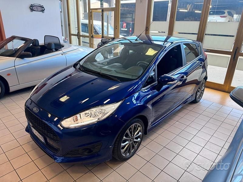 Usata Ford Fiesta ST-Line 75 CV (55 kW) 2017 Blu Berlina