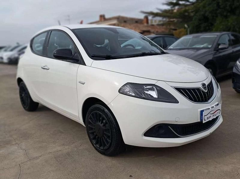 Usata Lancia Ypsilon Silver 69 CV (50 kW) 2021 Bianco Utilitaria
