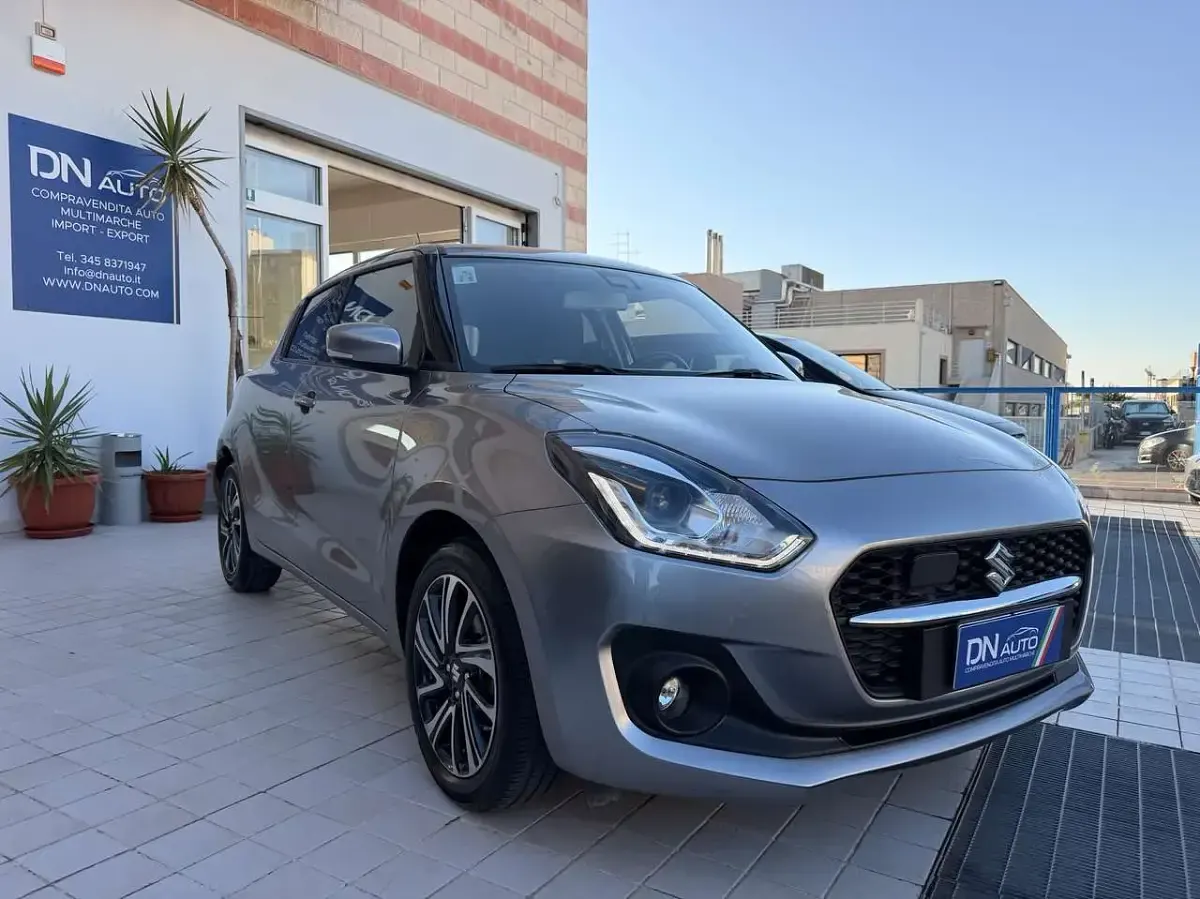 Usata Suzuki Swift 83 CV (61 kW) 2023 Grigio Utilitaria