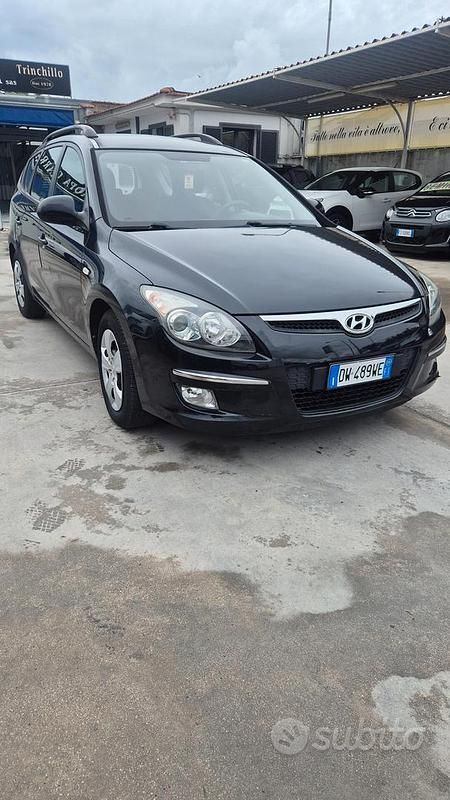 Nero Usata 2009 Hyundai i30 Station wagon | 3500 € (Buon prezzo) - Immagine 1/4