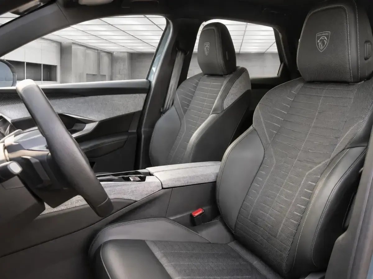Usata Peugeot 3008 GTi 145 CV (106 kW) 2025 Grigio SUV