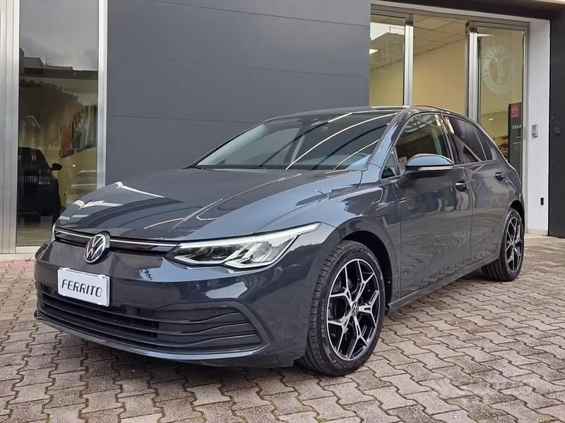 Usata VW Golf VII Life 116 CV (85 kW) 2021 Grigio Utilitaria