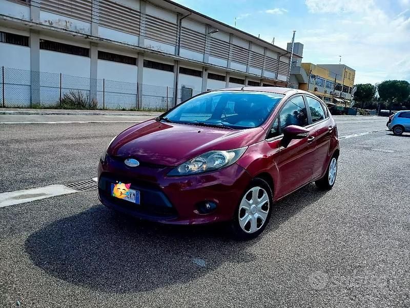 Usata Ford Fiesta 2012 Rosso Utilitaria