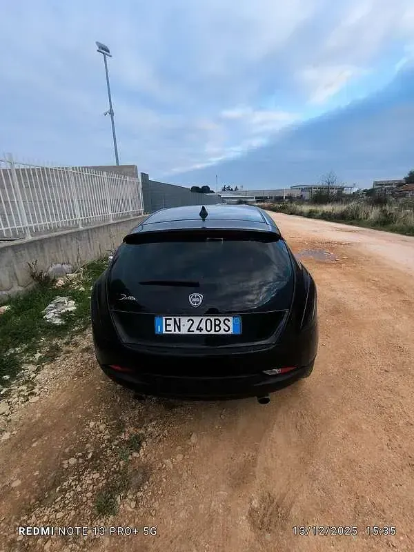 Usata Lancia Delta Gold 105 CV (77 kW) 2012 Utilitaria
