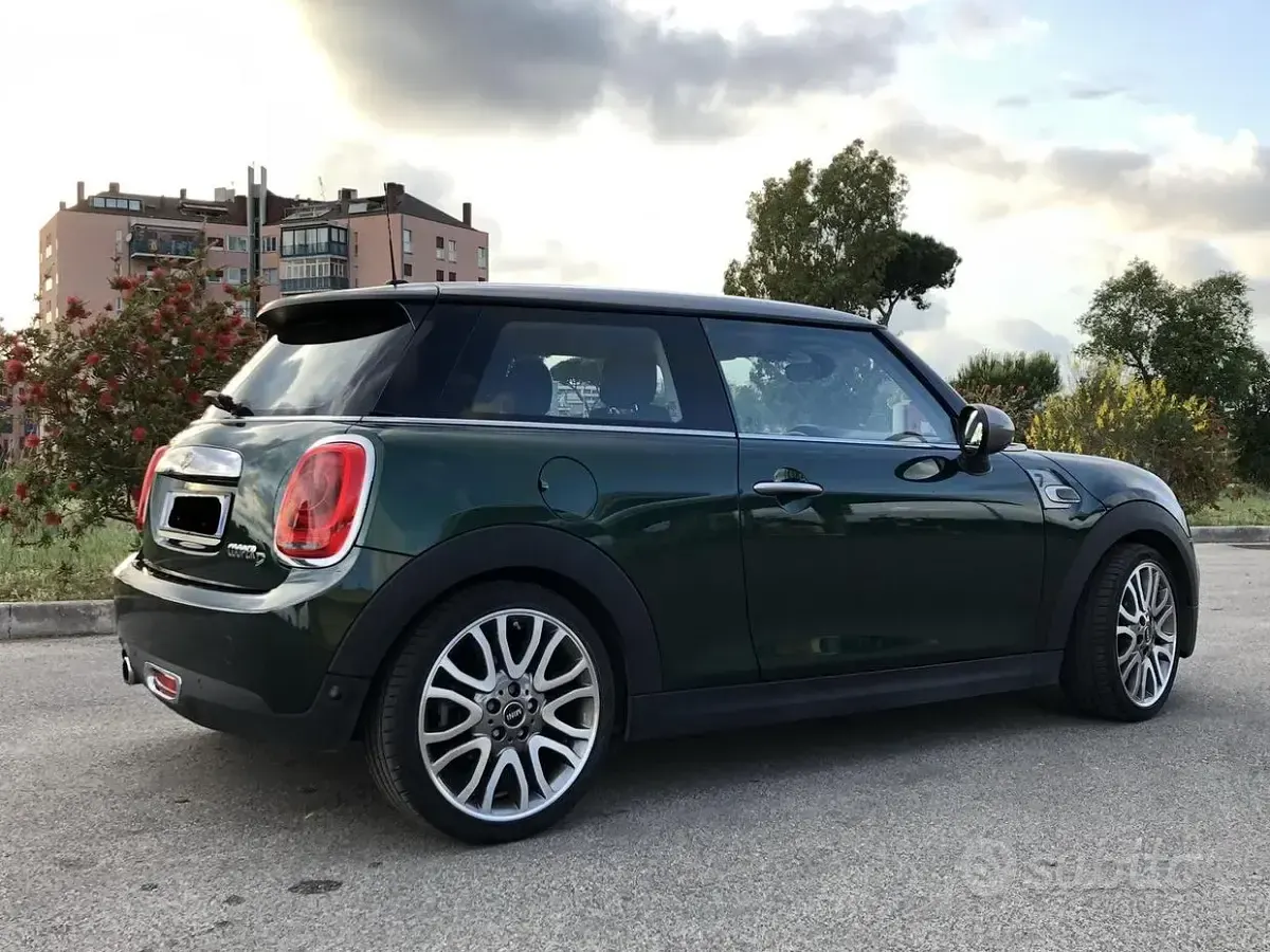 Usata Mini Cooper D Seven 116 CV (85 kW) 2016 Verde Utilitaria